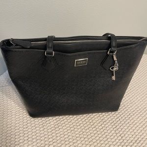 Guess zip too tote in black